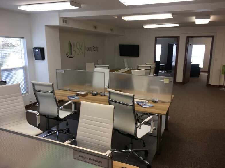 More Photos Of 50 E Olentangy St, Powell Office For Lease