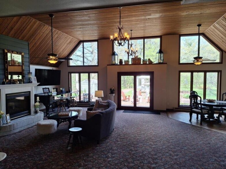 More Photos Of 2536 Hansen Ln, Altoona Hospitality For Sale