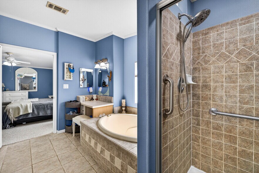 More Photos Of 3308 24th Ave SE, Ruskin Specialty For Sale