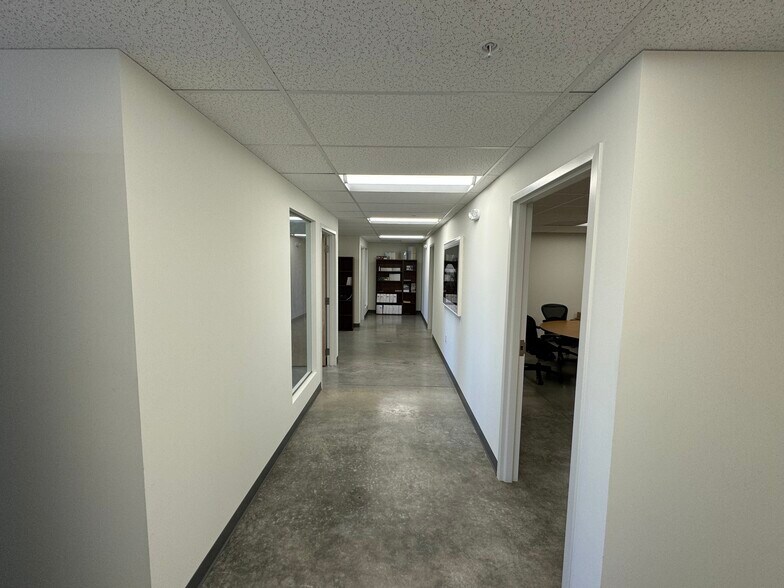 More Photos Of 8565 W 44th Ave, Hialeah Warehouse For Lease