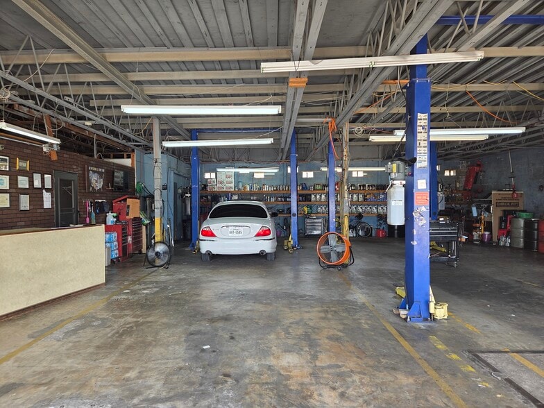 Primary Photo Of 7502 Synott Rd, Houston Service Station For Sale
