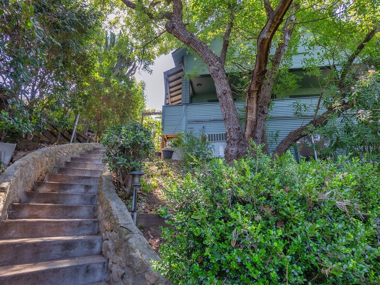 More Photos Of 1825 Altivo Way, Los Angeles Multifamily For Sale