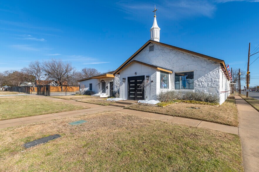More Photos Of 1300 Gould Ave, Fort Worth Restaurant For Sale