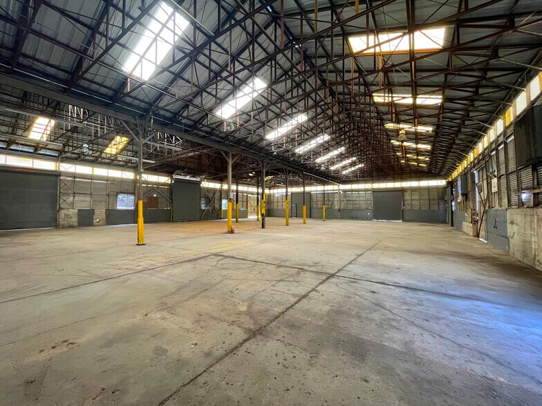 More Photos Of 1208 Peters Rd, Harvey Warehouse For Lease