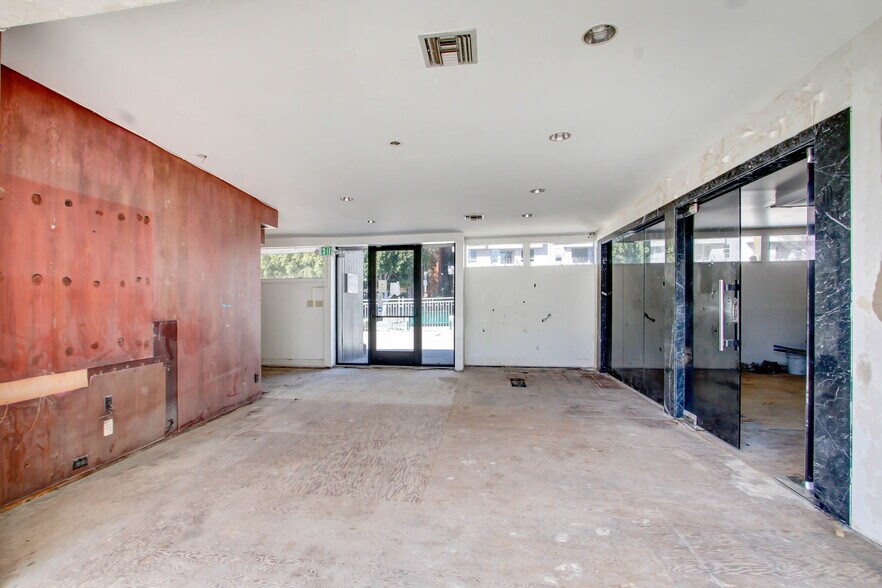 More Photos Of 4950 Wilshire Blvd, Los Angeles Office For Sale