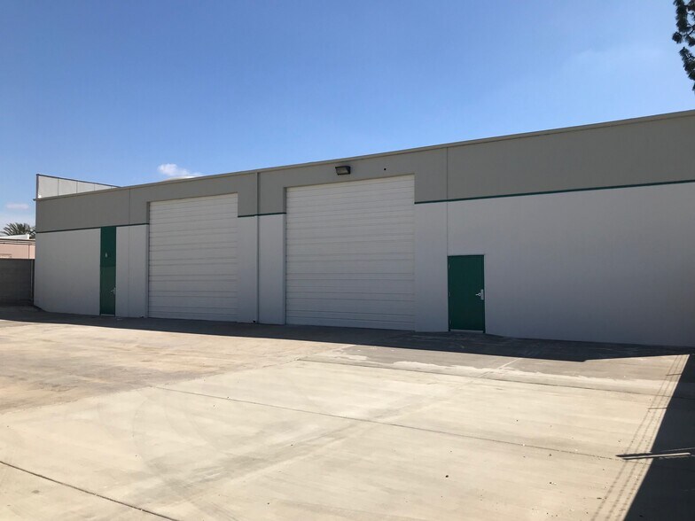 More Photos Of 1031-1035 S Linwood Ave, Santa Ana Warehouse For Lease