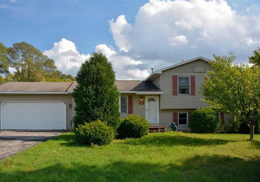 More Photos Of 829 E Eighth St, Traverse City Apartments For Sale