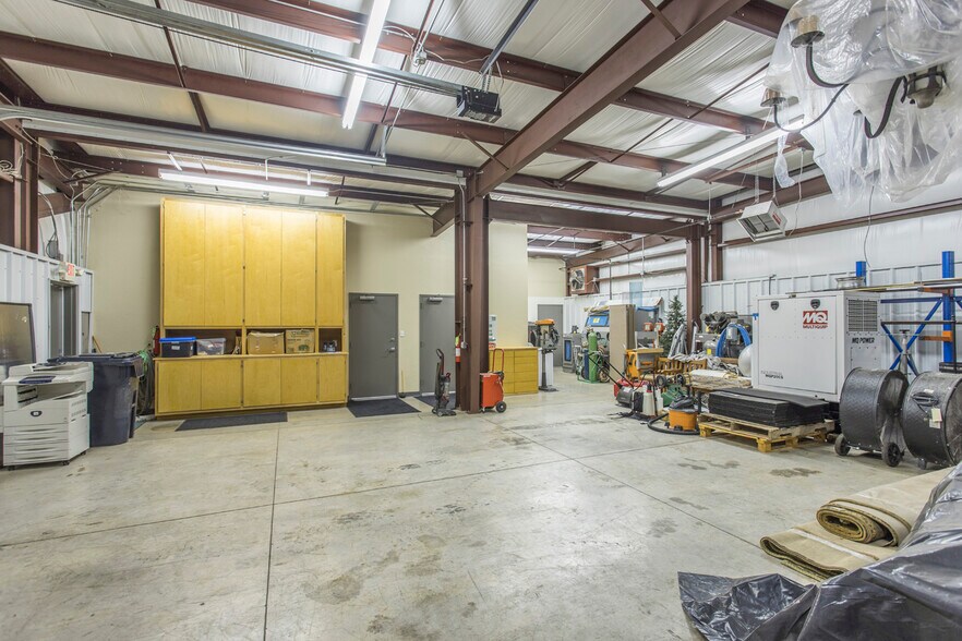 More Photos Of 3101 S Lakeside Dr, Oklahoma City Light Distribution For Lease