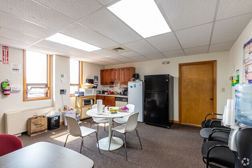 More Photos Of 125 Liberty St, Springfield Medical For Lease