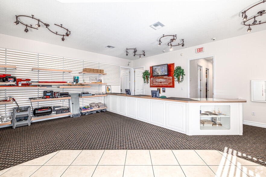 More Photos Of 405 W Interlake Blvd, Lake Placid Office For Sale