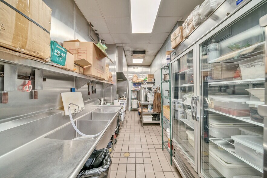 More Photos Of 14520 Newport Ave, Tustin General Retail For Lease