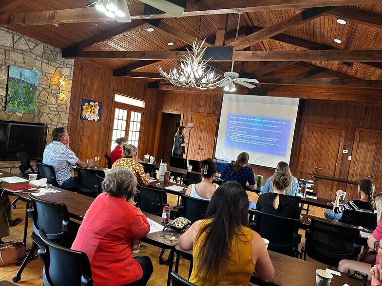 More Photos Of 205 SW Barnard St, Glen Rose Hotel For Sale