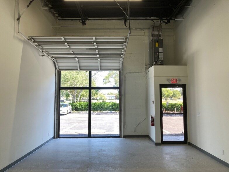 More Photos Of 11420 Fortune Cir, Wellington Warehouse For Lease