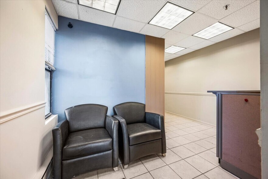 More Photos Of 14 Ilene Ct, Hillsborough Flex For Sale