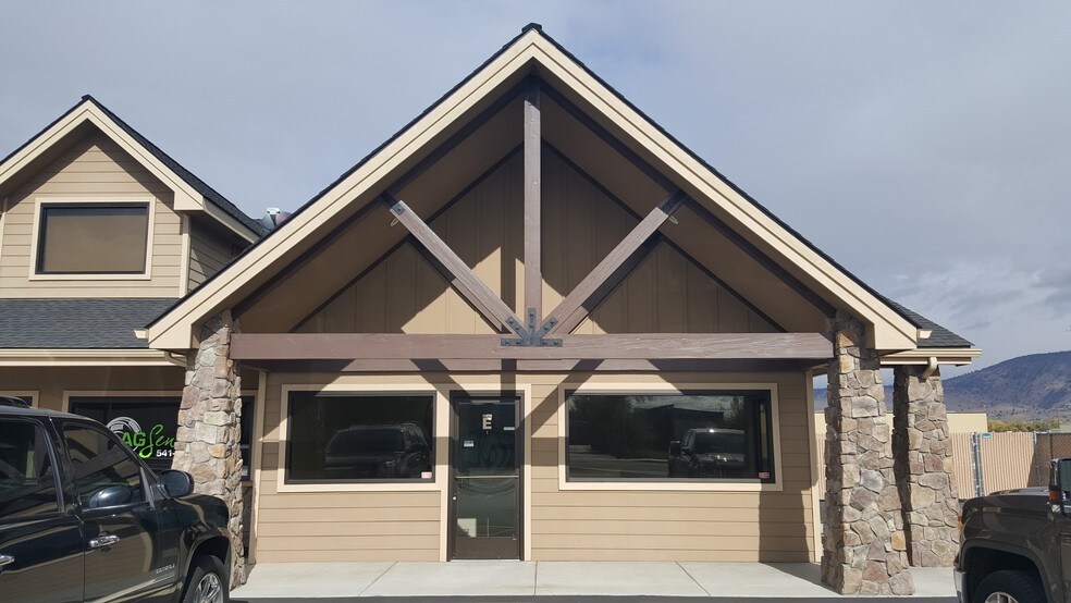 More Photos Of 2815 Laverne Ave, Klamath Falls Flex For Sale