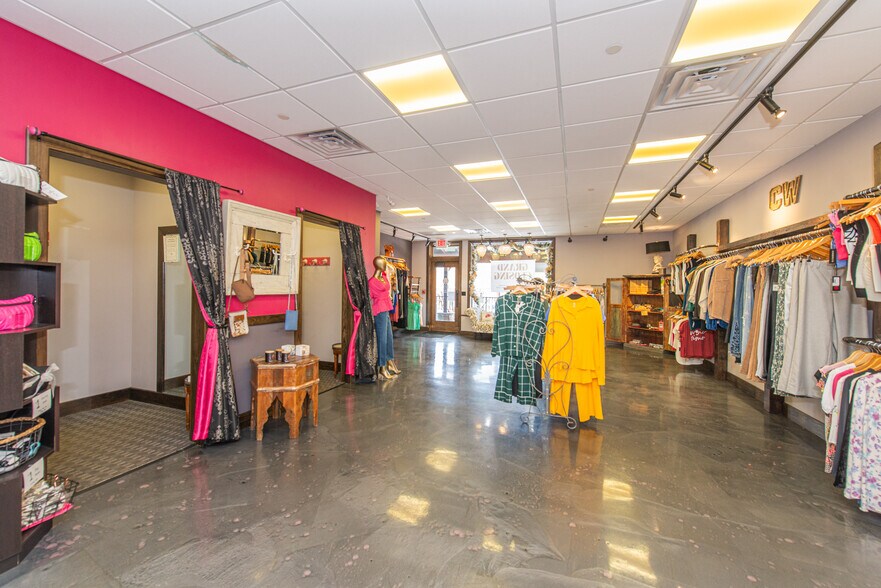 More Photos Of 8-10 White Hall Rd, Towaco Storefront Retail Office For Lease