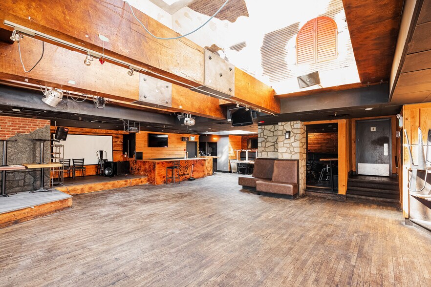 More Photos Of 5414 Av Gatineau, Montréal Restaurant For Lease