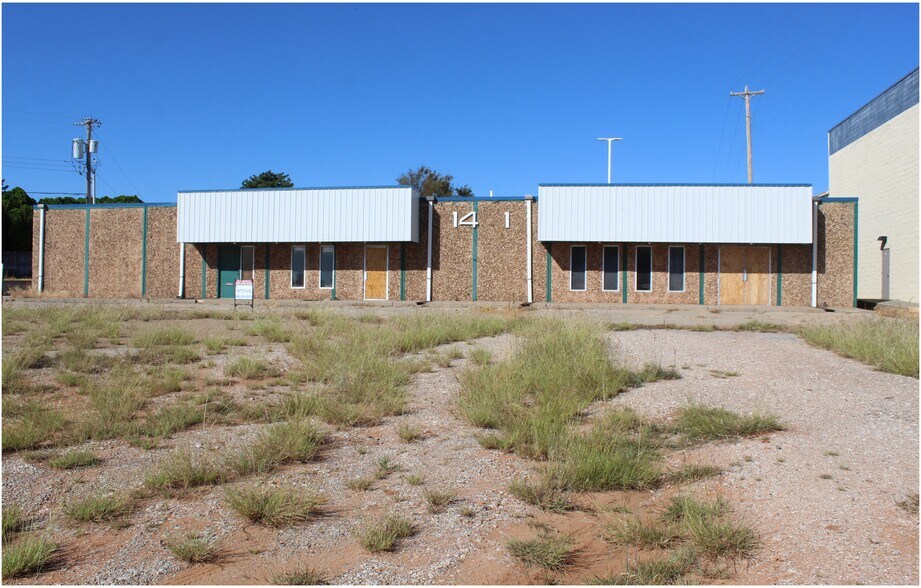 More Photos Of 1421 34th St, Woodward Service For Sale