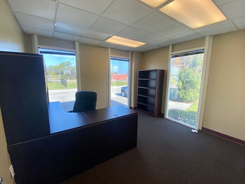 More Photos Of 2610 Tampa East Blvd, Tampa Warehouse For Sale