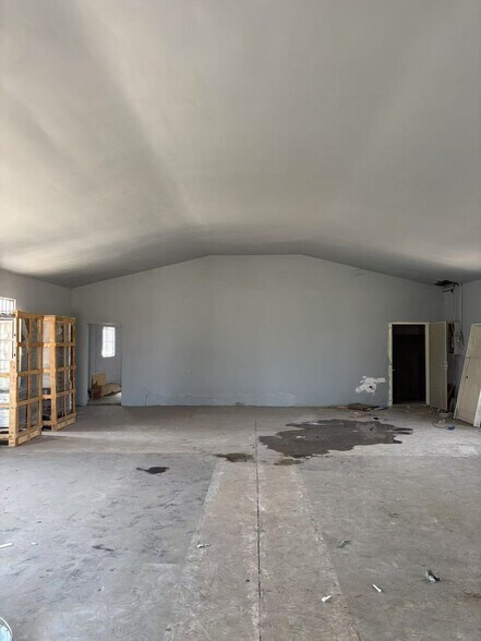 More Photos Of 14011 Broadway St, Cabazon Office For Sale