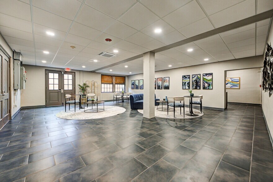 More Photos Of 207 E Gray St, Norman Loft Creative Space For Lease