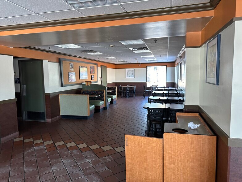 More Photos Of 419 Old Country Rd, Westbury Restaurant For Lease