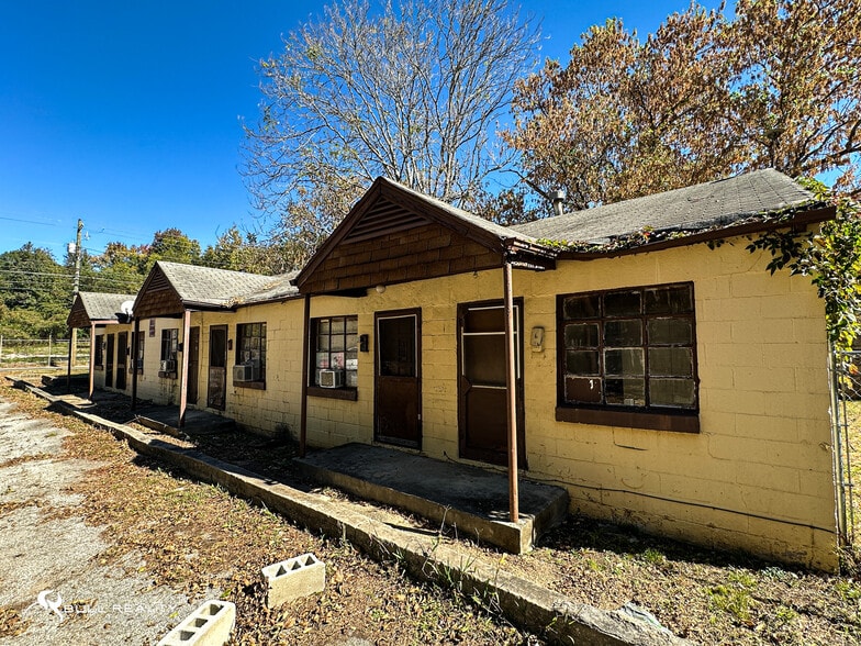 More Photos Of 566 SW University Ave, Atlanta Apartments For Sale