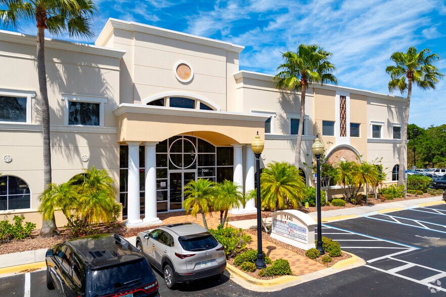 More Photos Of 7341 Office Park Pl, Melbourne Office Residential For Lease