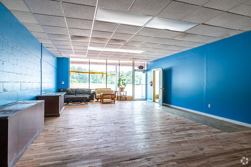 More Photos Of 6000 Leavenworth Rd, Kansas City Unknown For Lease