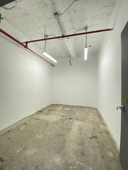 More Photos Of 901 E 31st St, Los Angeles Manufacturing For Lease