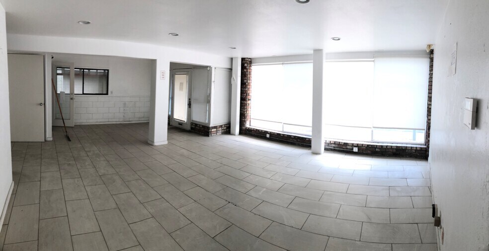 More Photos Of 2801-2825 Broadway, Oakland Auto Dealership For Lease