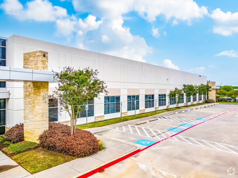 More Photos Of 14800 Trinity Blvd, Fort Worth Office For Lease