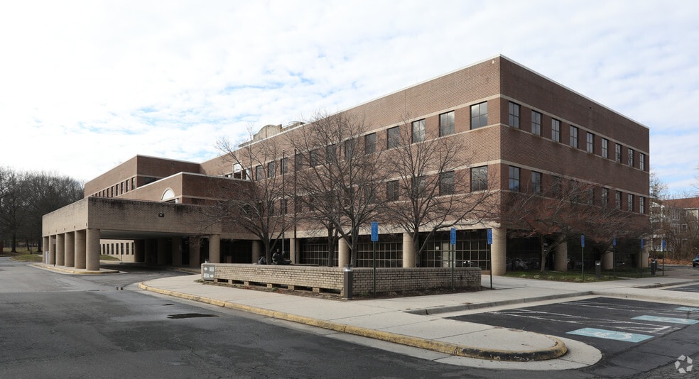 More Photos Of 8850 Richmond Hwy, Alexandria Office For Lease