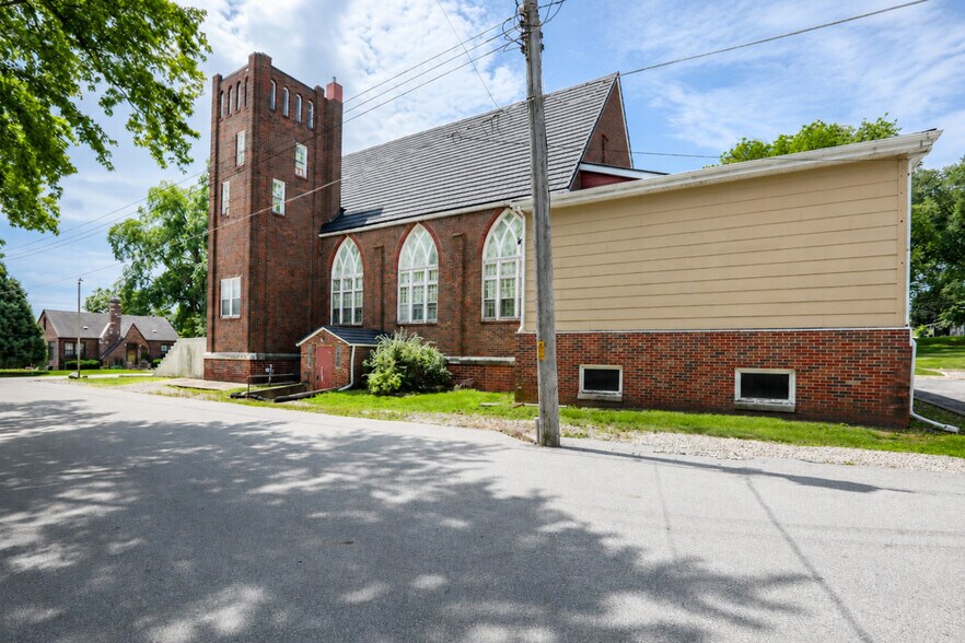 More Photos Of 302 S 2nd St, Polk City Lodge Meeting Hall For Sale