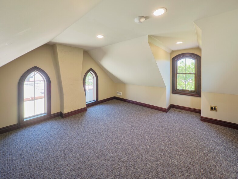 More Photos Of 67 W Court St, Doylestown Office For Lease