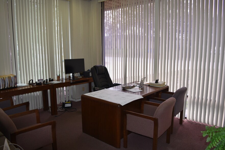 More Photos Of 5325 N 140th Ave, Clearwater Manufacturing For Sale