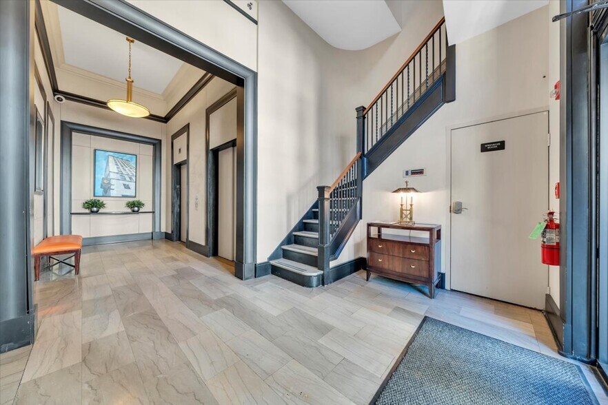 More Photos Of 202-204 S Jefferson St SE, Roanoke Office For Sale