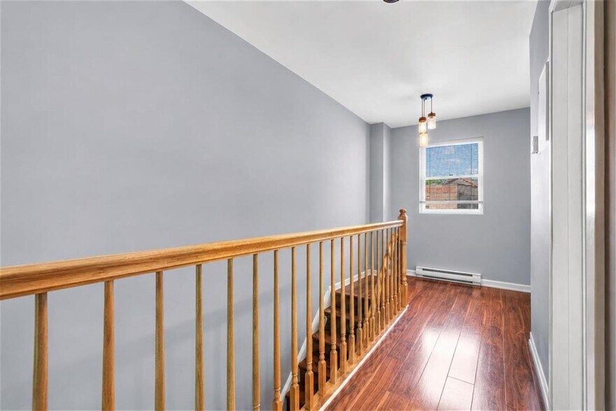 More Photos Of 10717 Metropolitan Ave, Forest Hills Flex For Sale
