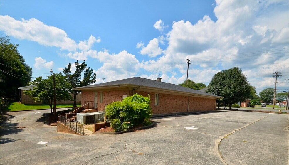 More Photos Of 120 E Phifer St, Monroe Medical For Lease