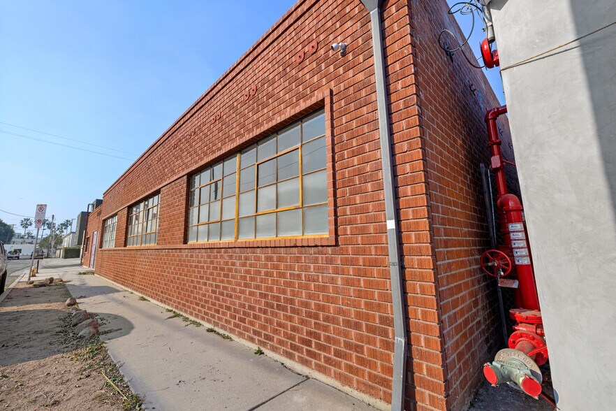 More Photos Of 523 Victoria Ave, Venice Loft Creative Space For Lease