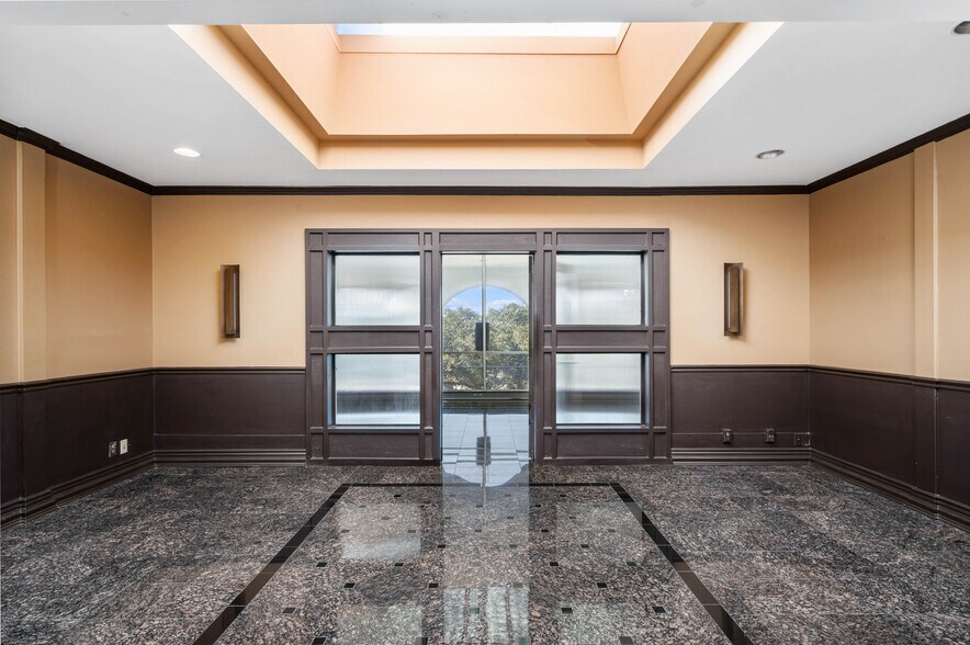 More Photos Of 8100 Broadway St, San Antonio Office For Sale