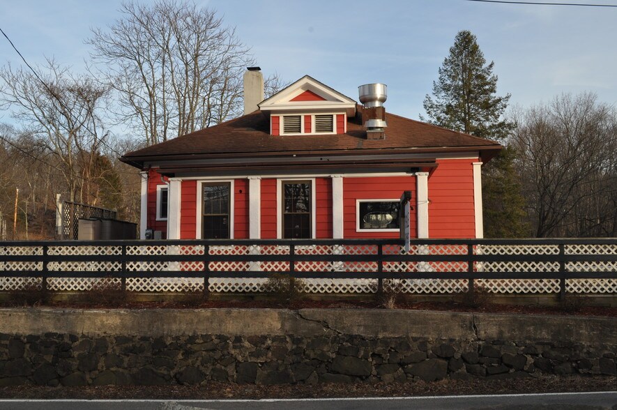 Primary Photo Of 276 Watch Hill Rd, Cortlandt Manor Restaurant For Lease