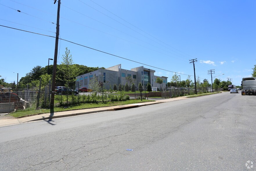 More Photos Of 7521 Jefferson Ave, Hyattsville Flex For Lease