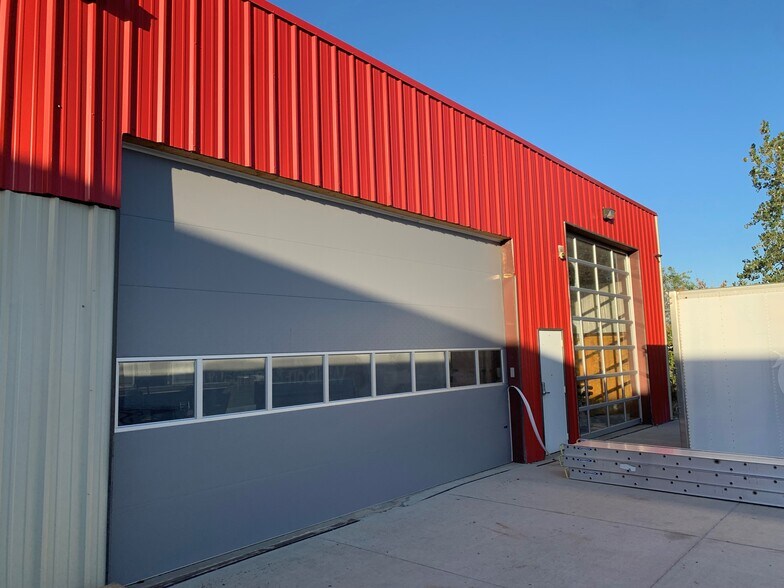 More Photos Of 21866 Williams Cir, Gretna Warehouse For Lease
