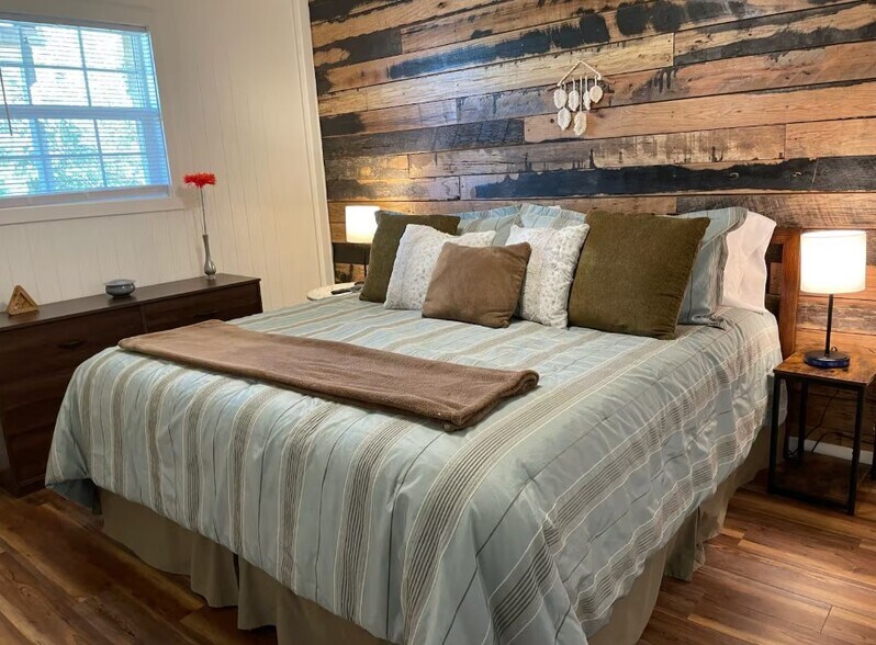 More Photos Of 1281 Post Oak Point Rd, New Ulm Hospitality For Sale
