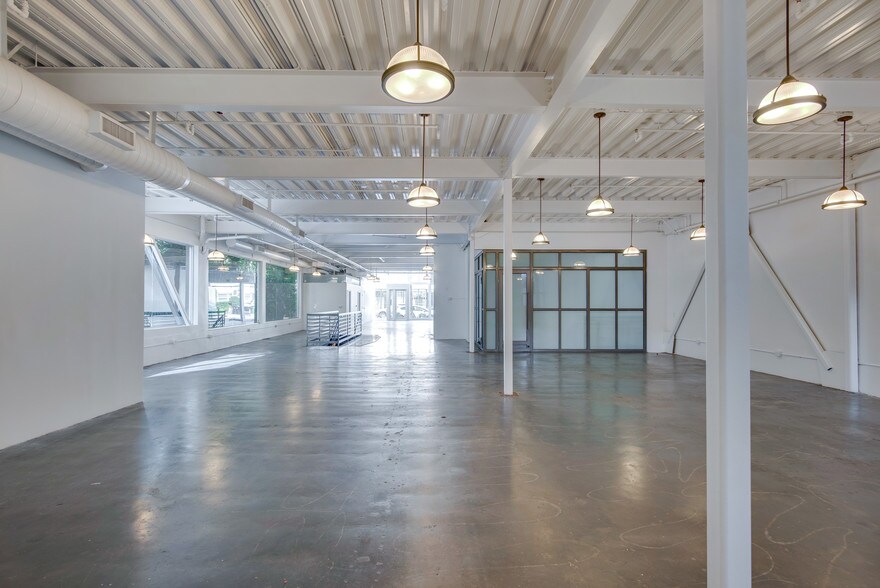 More Photos Of 708 N Croft Ave, Los Angeles Office For Lease