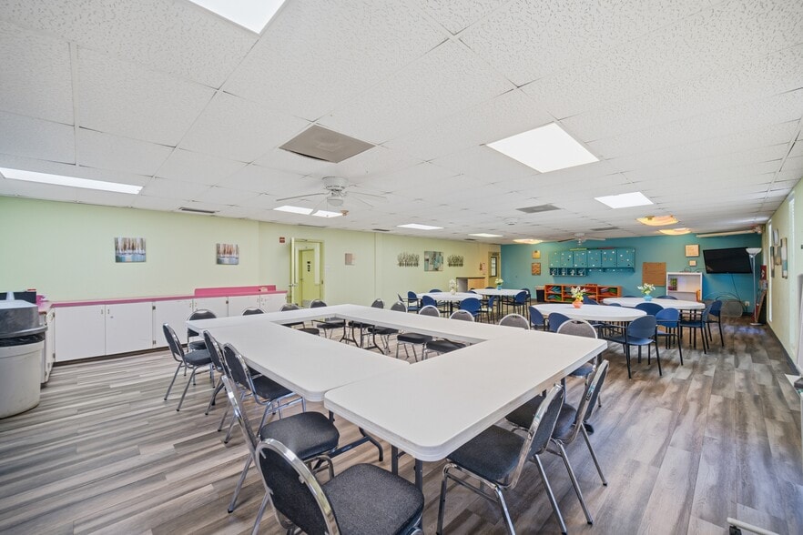 More Photos Of 14400 Northwest Fwy, Houston Religious Facility For Sale