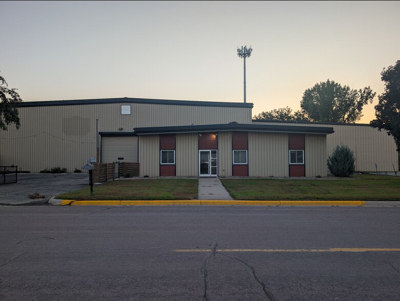 Primary Photo Of 1119 Center St, North Mankato Warehouse For Sale