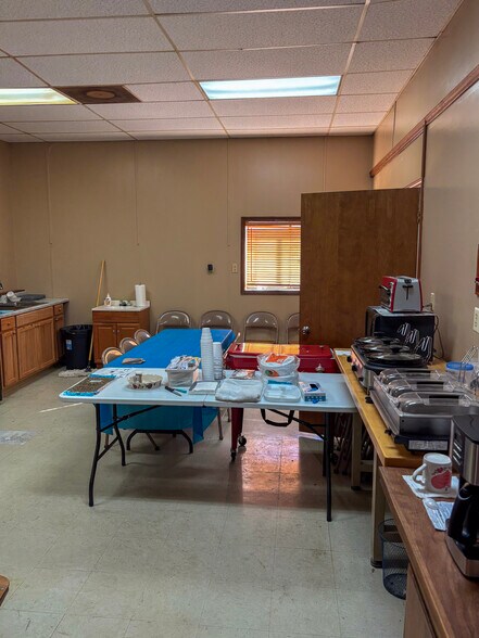 More Photos Of 111 Bowie St, De Kalb General Retail For Sale