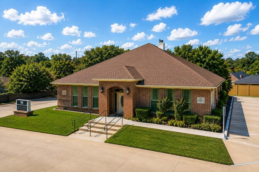 Primary Photo Of 1821 Harwood Ct, Hurst Office For Sale